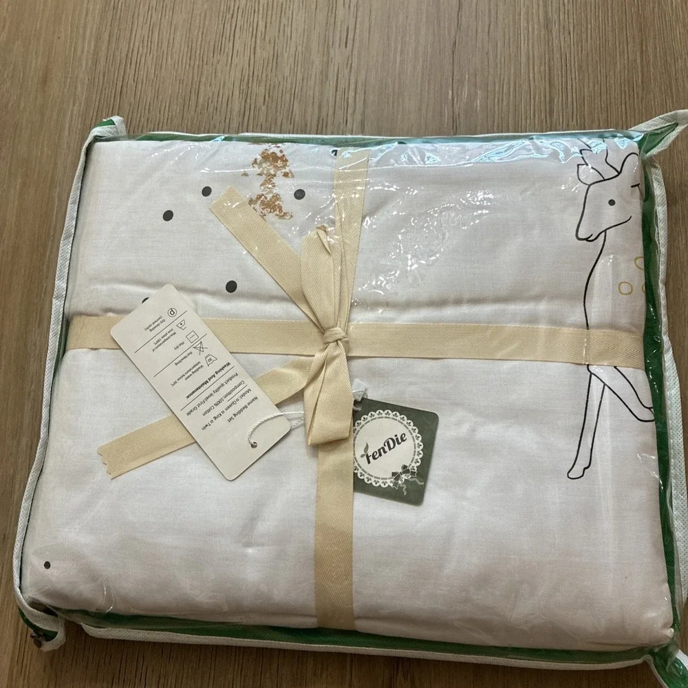 FenDie Queen Duvet + 2 Pillow Shams Christmas Reindeer New In Package